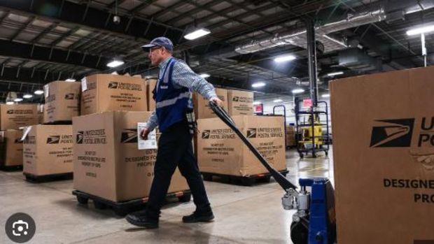 USPS 10 bin çalışanını işten çıkarmaya hazırlanıyor