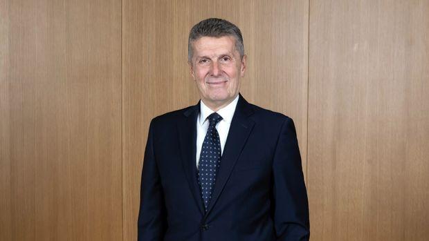 Sabancı'da bayrak değişimi