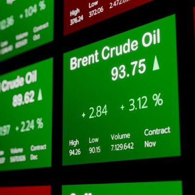 Küresel Petrol Piyasasında Tarife Şoku ve Arz Fazlası Riski