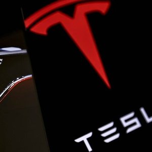 Tesla’nın uygun fiyatlı model Y’nin çıkışı ertelendi