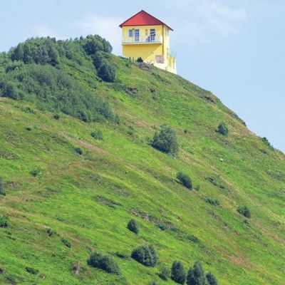 Orada Bir Ev Var Uzakta