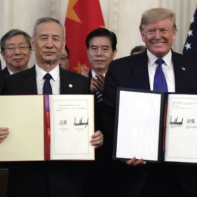 ABD’nin Müttefikleri ve Hasımları Trump’ın Gümrük Tarifesi Tehditlerinden Kaçıyor