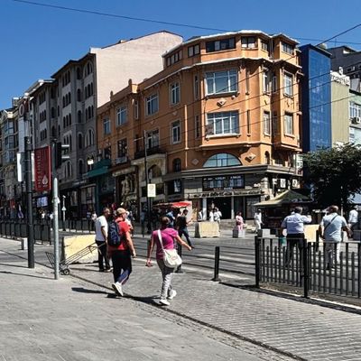 Laleli Sessizliğe Büründü