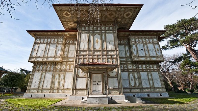 İhtişamlı Kapılar Arkasındaki Sanat Ruhu: “Abdülmecid Efendi Köşkü”
