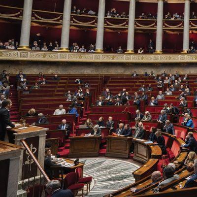 Fransa’da Siyasi Kriz: Ekonomi Çıkmazın Eşiğinde