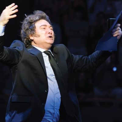 Javier Milei: Popülizm, Umut ve Hayal Kırıklığı Arasında Arjantin