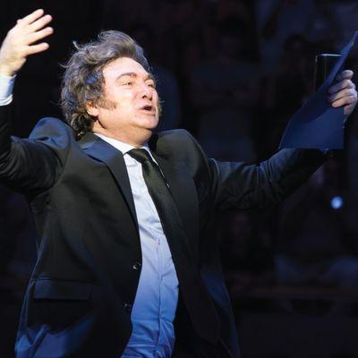 Javier Milei: Popülizm, Umut ve Hayal Kırıklığı Arasında Arjantin