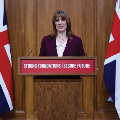 İngiltere’de Zenginlere ve Profesyonellere Yeni Vergiler Yolda