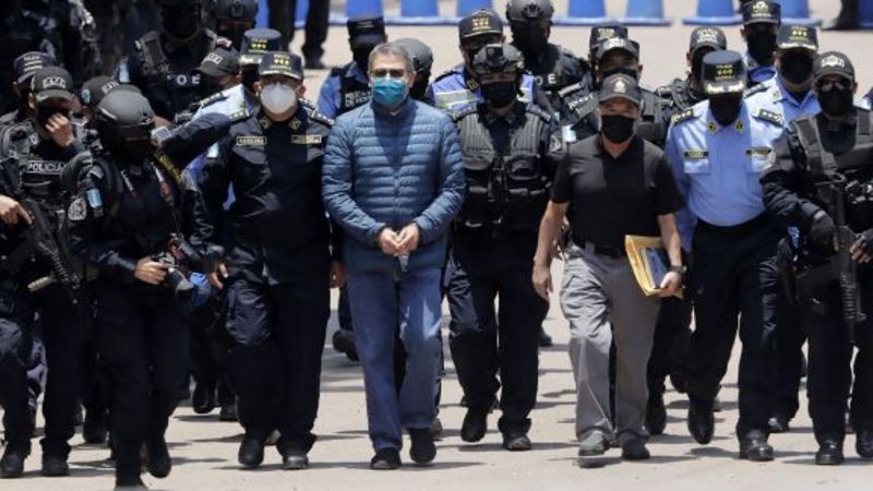 Trump’ın Honduras’ın Eski Devlet Başkanını Affetmesi, ABD’nin En Çarpıcı Uyuşturucu Davalarından Birini Yeniden Yazıyor