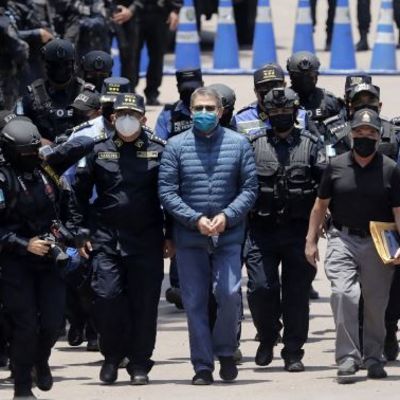 Trump’ın Honduras’ın Eski Devlet Başkanını Affetmesi, ABD’nin En Çarpıcı Uyuşturucu Davalarından Birini Yeniden Yazıyor