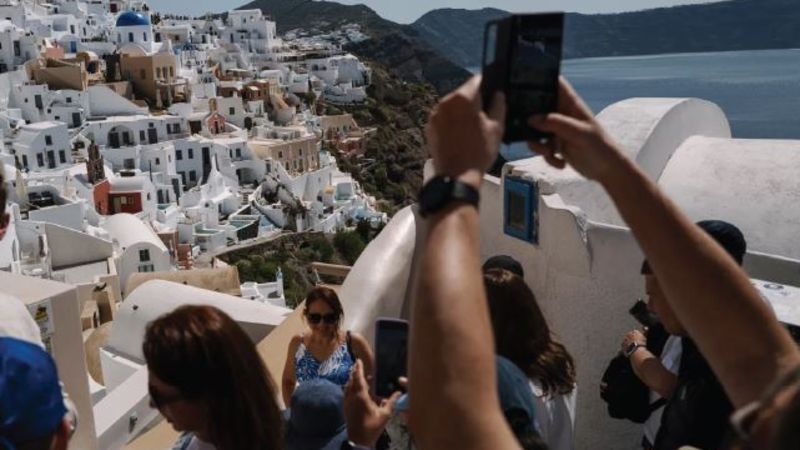 Dünya Turistlerle Dolup Taşıyor