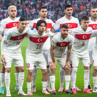 Bir Zamanlar Halkın Oyunu ve Sınıfsız Tribünlerin Coşkusuydu Futbol