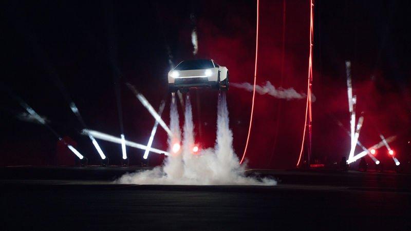 "Back to the Future" ve "Total Recall": Uçan Arabalar Artık Gerçek