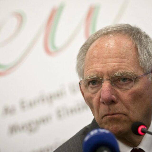 Schaeuble: İspanya krizden yardım almadan çıkacak - 14 yıl önce