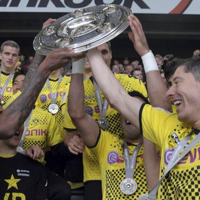 Borussia Dortmund şampiyonluk kupasını aldı - 14 yıl önce