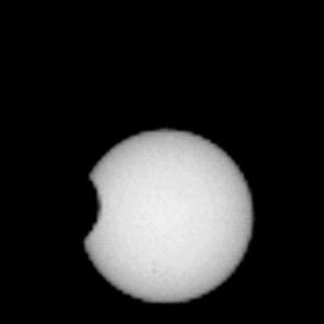 Mars'tan Güneş tutulması böyle görünüyor - 14 yıl önce