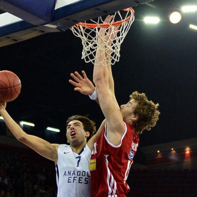 Anadolu Efes Zagreb'e fark attı - 13 yıl önce