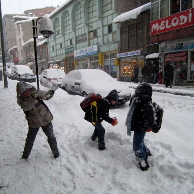 İstanbul'da okullar tatil - 13 yıl önce