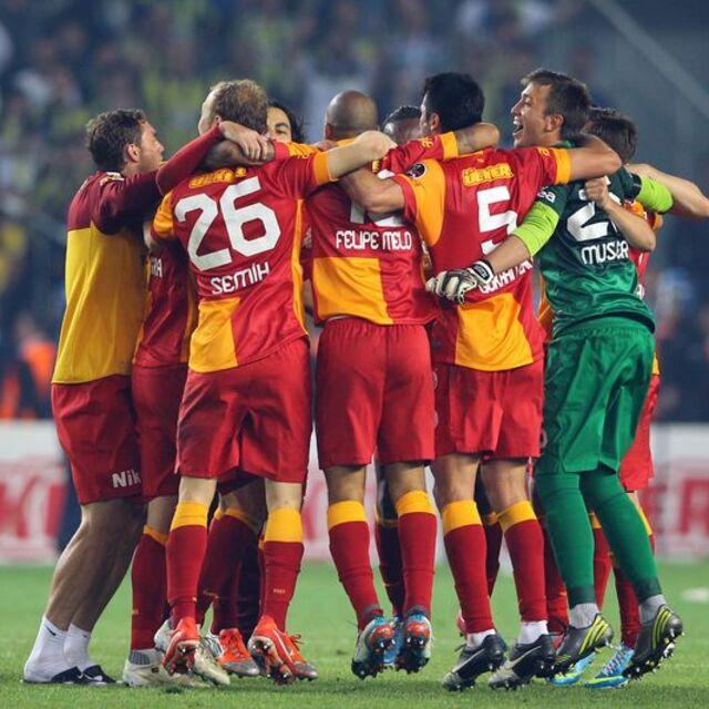 Galatasaray, şampiyonluk kutlamalarını erteledi - 13 yıl önce