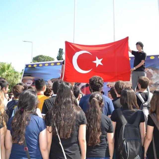 Okula gelmeyen öğrenci ve öğretmenlerin isimleri istendi - 13 yıl önce