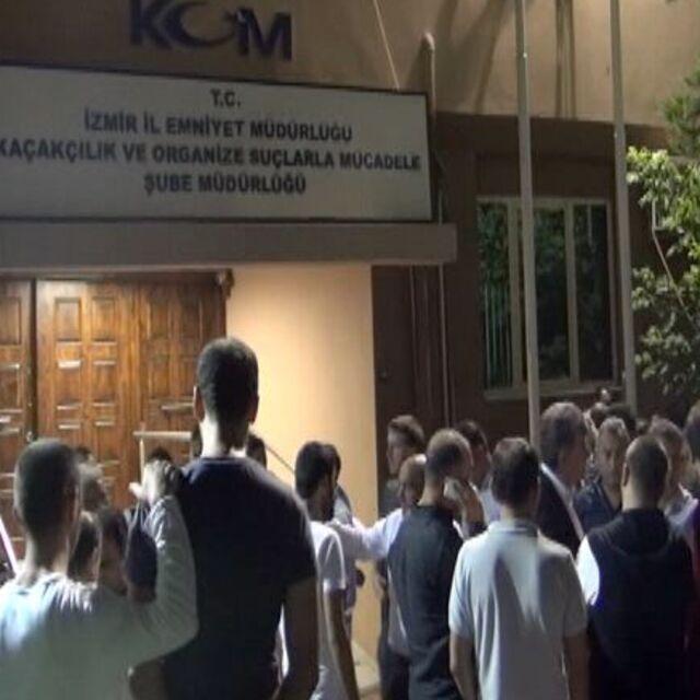İzmir'de "sosyal medya" operasyonu: 24 gözaltı - 13 yıl önce