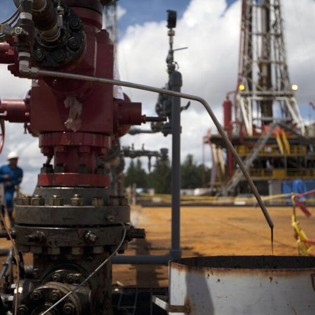 Petrol bir haftanın zirvesi yakınında - 13 yıl önce