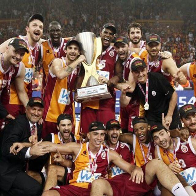 Galatasaray 23 yıl sonra şampiyon - 13 yıl önce