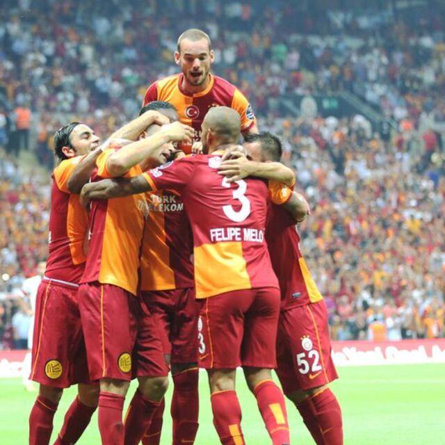 Galatasaray lige galibiyetle başladı - 13 yıl önce