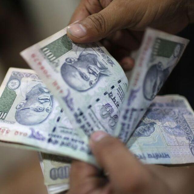 Hindistan MB petrol şirketlerine dolar satacak - 13 yıl önce