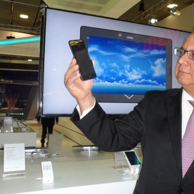 Vestel'in yerli tasarım akıllı telefonu tanıtıldı - 13 yıl önce