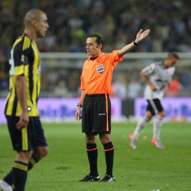 Derbi maçın hakemi Cüneyt Çakır - 12 yıl önce