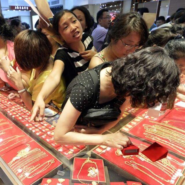 Çin'in Hong Kong'dan altın ithalatı rekora yaklaşıyor - 12 yıl önce