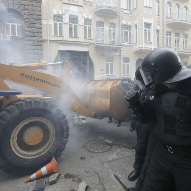 Ukrayna'daki eylemler temerrüt riskini artırdı - 12 yıl önce