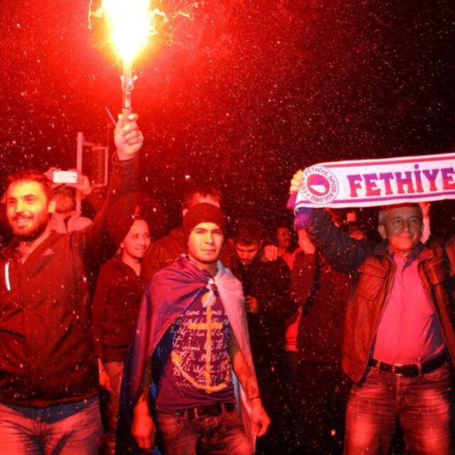 Fethiyespor, Fenerbahçe'yi eledi; taraftar sokağa döküldü - 12 yıl önce