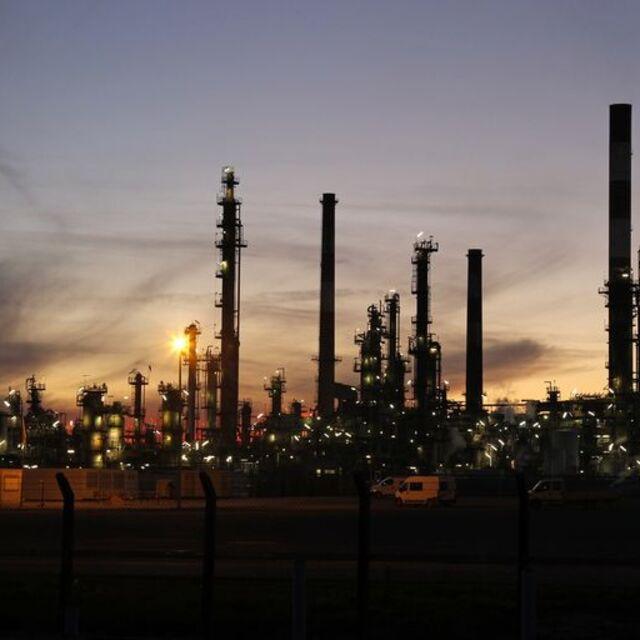 Petrol fiyatları "soğuk hava" ile yükseliyor - 12 yıl önce