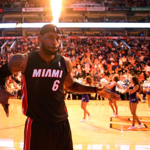 Heat, Suns'ı LeBron James ile geçti - 12 yıl önce