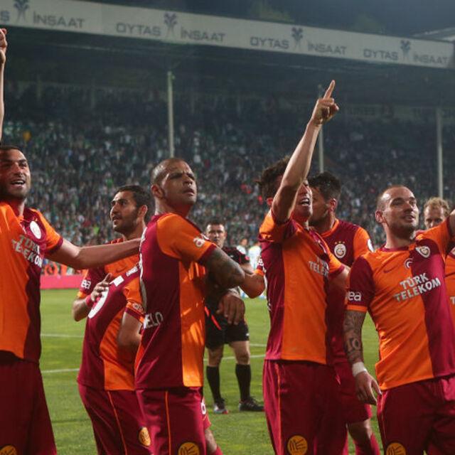 Galatasaray 3 taraftarını onurlandıracak - 12 yıl önce