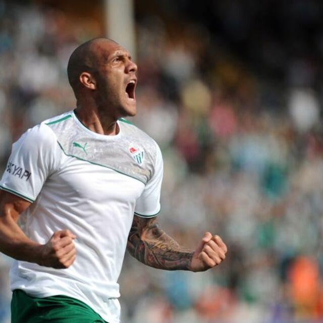 Bursaspor'u "Fernandao" sırtlıyor - 12 yıl önce