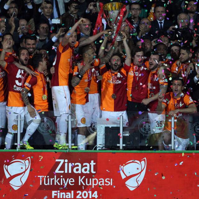 Galatasaray, 8 sezonluk kupa hasretini sonlandırdı - 12 yıl önce