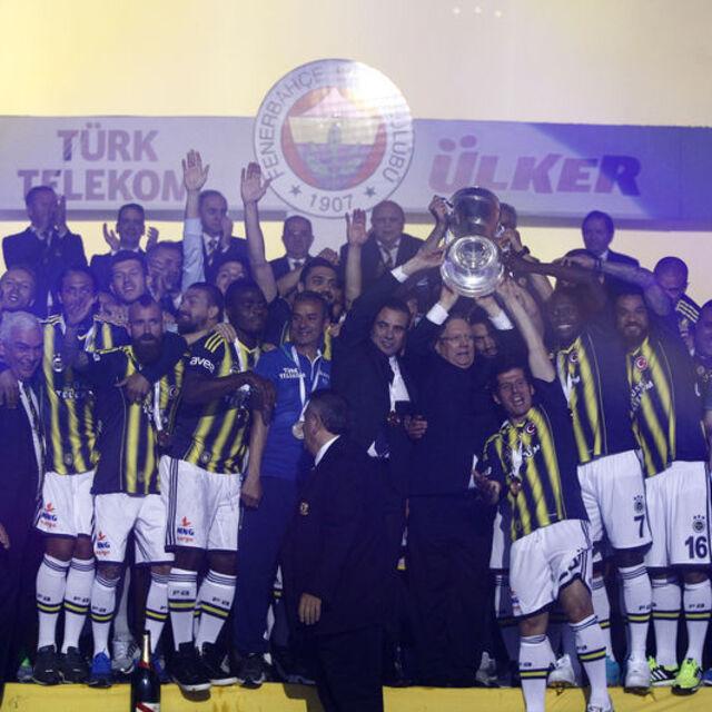 Fenerbahçe şampiyonluğu kutladı - 12 yıl önce