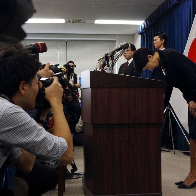 Japonya'da hükümet iki bakanın istifası ile sarsıldı - 11 yıl önce