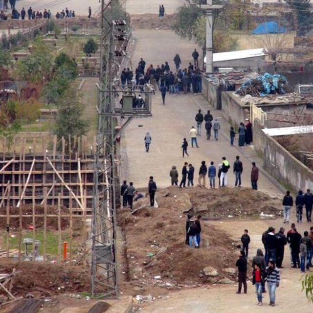 Cizre'deki olaylarda 2 kişi hayatını kaybetti - 11 yıl önce