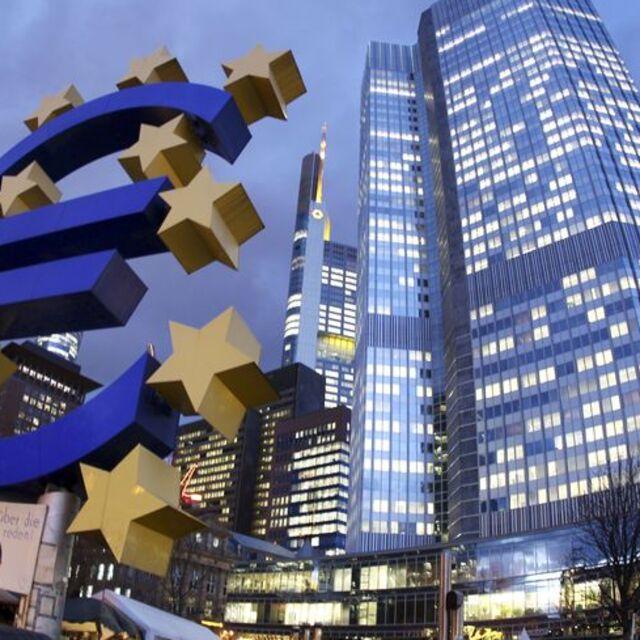 AMB aylık 50 milyar euroluk QE planlıyor - 11 yıl önce
