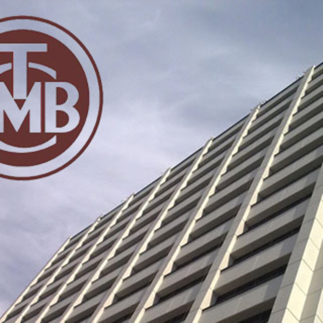 TCMB anketi: Dolar/TL'de yıl sonu beklentisi 3.7492'ye geriledi
