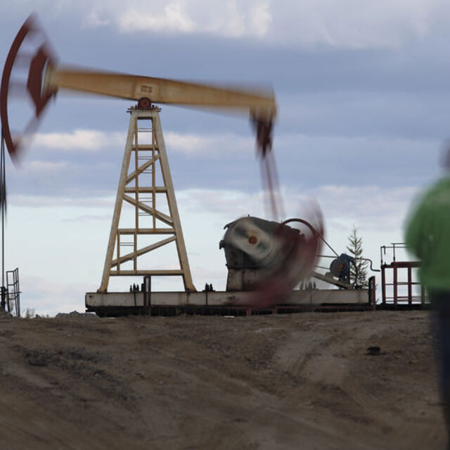 Petrol OPEC'te üretimin artmasıyla düştü