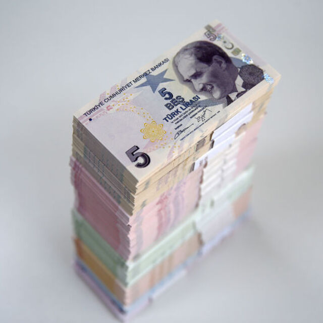 "Dolar/TL'de TL aleyhine hareket olabilir"