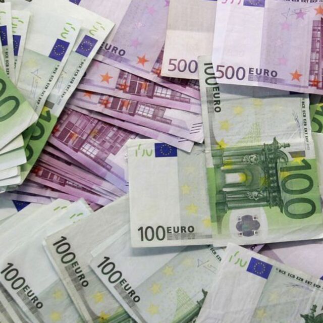 Euro/dolar AMB açıklaması sonrası sert düştü