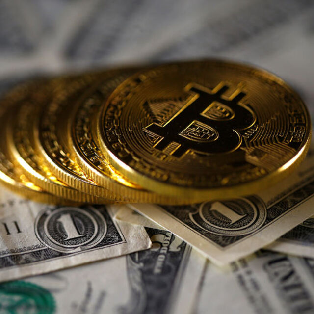 Bitcoin hız kesmiyor: 10,000 dolara yöneldi