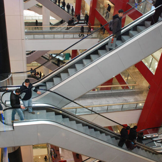 Enflasyon Şubat'ta beklentiyi aştı