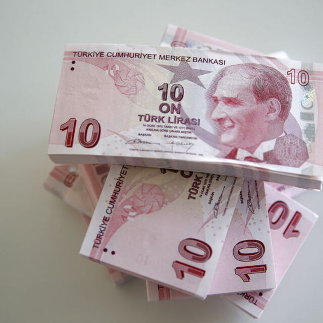 Dolar/TL %1'in üzerinde düştü